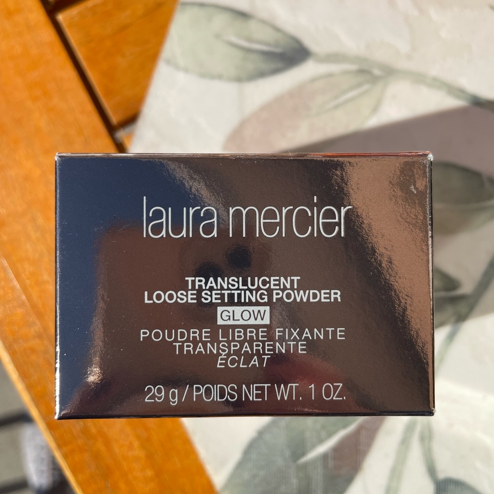 Laura Mercier Translucent Loose Setting Powder! - Picture 2 of 6
